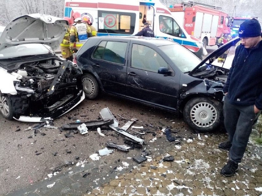 Wypadek w Mierzynie. Zderzyły się dwa samochody. Służby w akcji [ZDJĘCIA]
