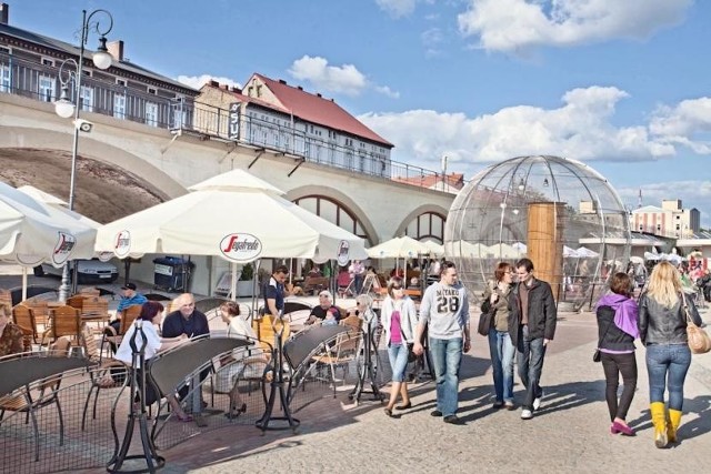 Bulwar nad Wartą stał się ulubionym miejscem spotkań i spacerów mieszkańców.