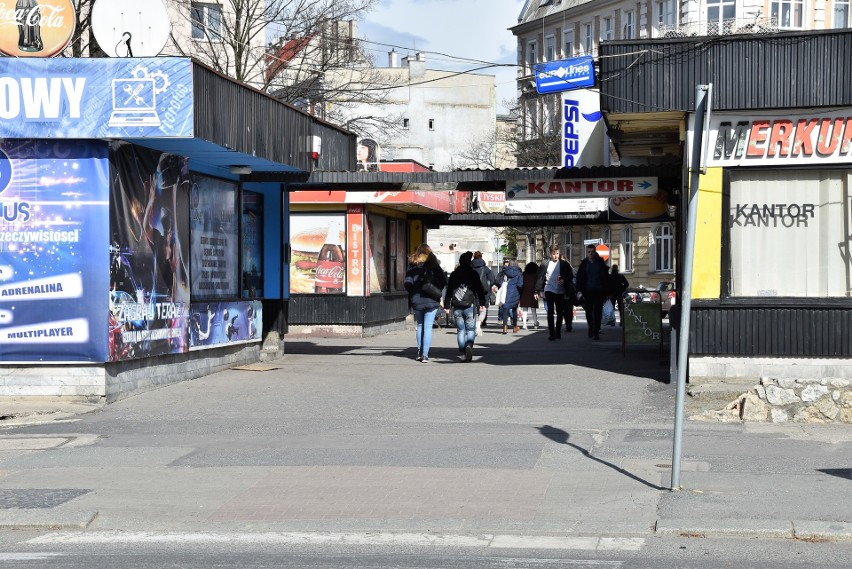 W miejscu pasażu pomiędzy ulicami 1 Maja i Armii Krajowej w...