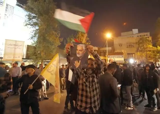 Antyizraelski wiec po tym, jak Iran przeprowadził ataki na Izrael 
