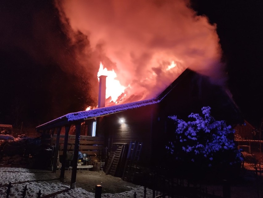 Pożar domu jednorodzinnego w Starych Biskupicach.