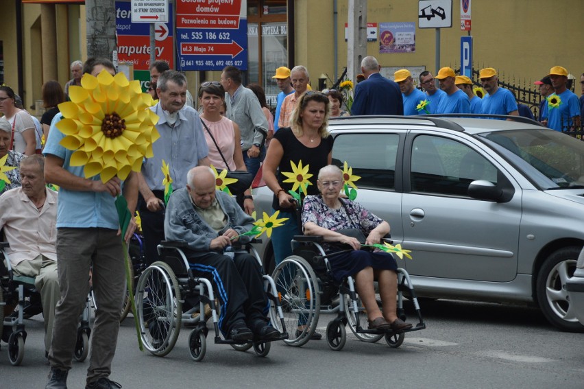 Proszowice. Ulicami przeszedł pierwszy marsz godności osób niepełnosprawnych