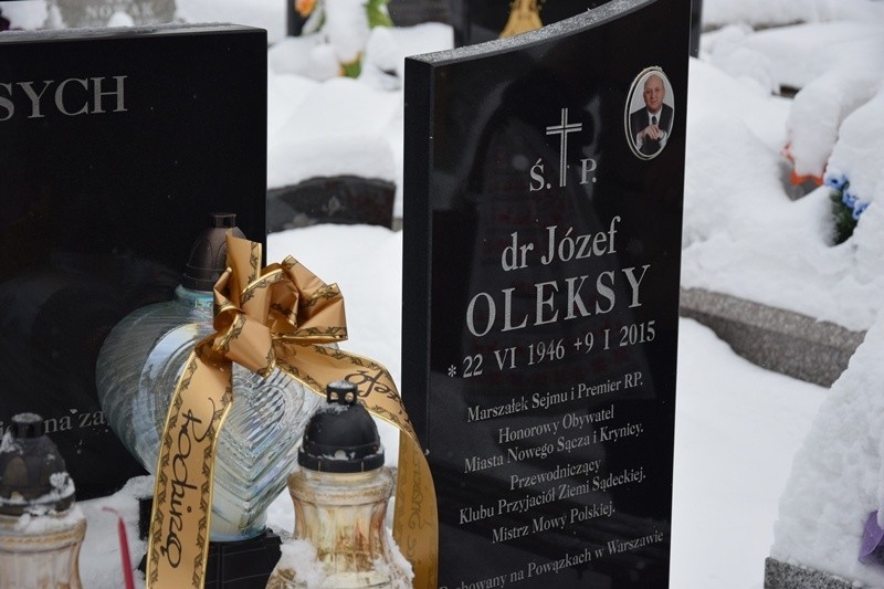 Nowy Sącz. Pamiętali o czwartej rocznicy śmierci premiera Józefa Oleksego [ZDJĘCIA]