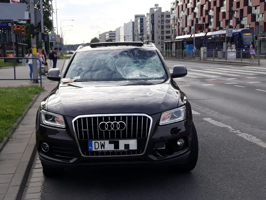 Wypadek przy Legnickiej. Desperat rzucał się pod auta? (ZDJĘCIA)