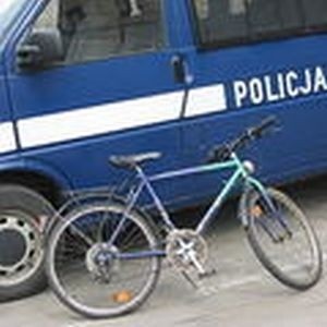 Pijany rowerzysta był na tyle zuchwały, że nie bał się jechać obok komendy policji.