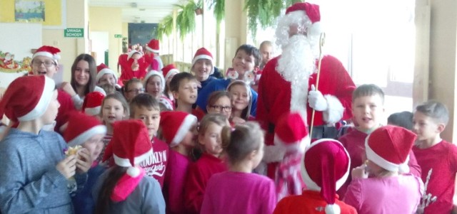 Także w tym roku Święty Mikołaj odwiedził szkołę w Wiślicy.