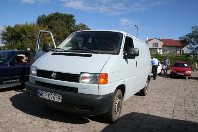 VW Transporter, 1996 r., 2,4 D, ABS, centralny zamek, wspomaganie kierownicy, 7 tys. 900 zł;