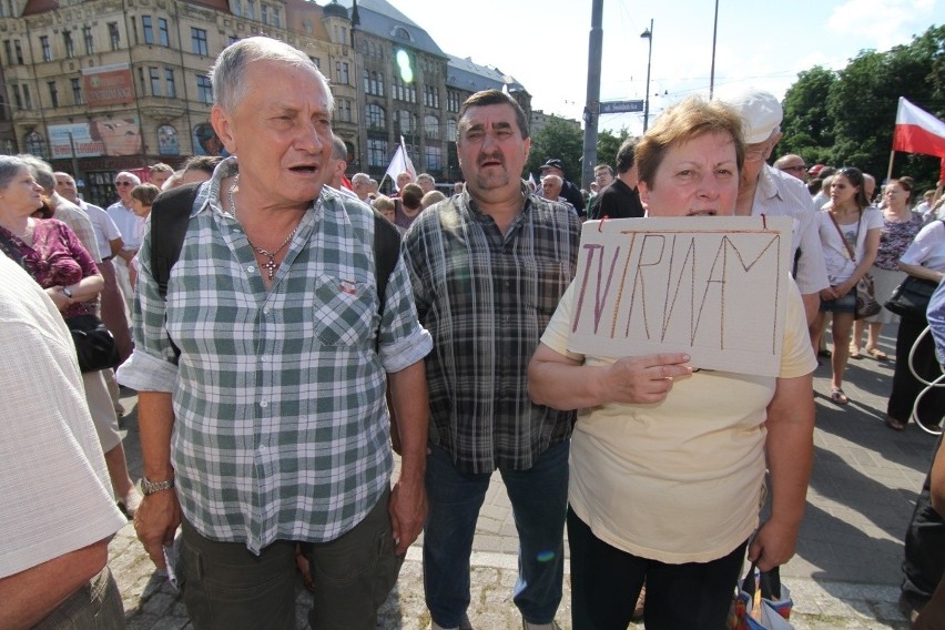 Wrocław: Około tysiąca osób przeszło w marszu w obronie TV Trwam (ZDJĘCIA)