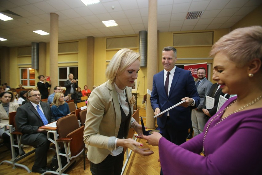 Oto laureaci tytułu „Nauczyciel na medal”. Wręczyliśmy nagrody zwycięzcom plebiscytu DZ [ZDJĘCIA]