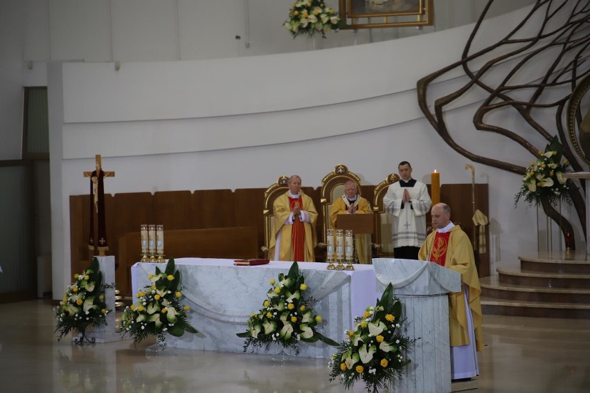 Arcybiskup Marek Jędraszewski w Łagiewnikach: To co się dzieje, dotyka nas wszystkich. Wiele udało się nam w walce z koronawirusem osiągnąć 