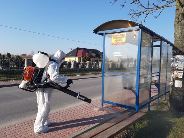 Dezynfekcja przystanków na terenie gminy Sędziszów.