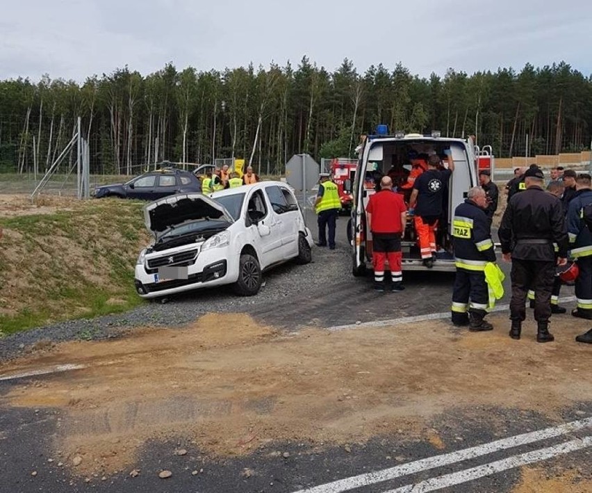 Wypadek samochodu ciężarowego, dostawczego i osobowego na DK3 [ZDJĘCIA]