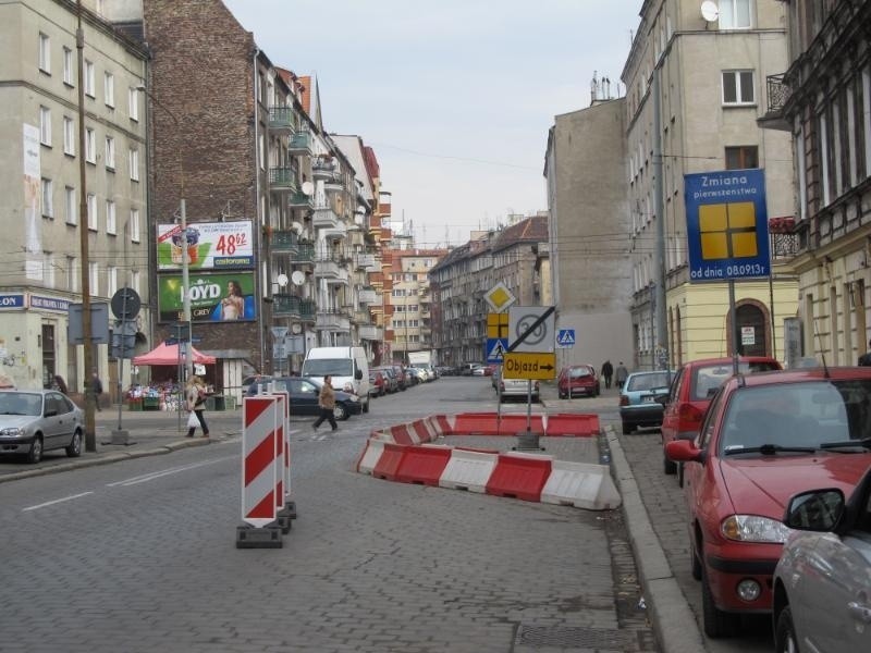 Wrocław: Chaos na Żeromskiego po zmianie organizacji ruchu (ZDJĘCIA)