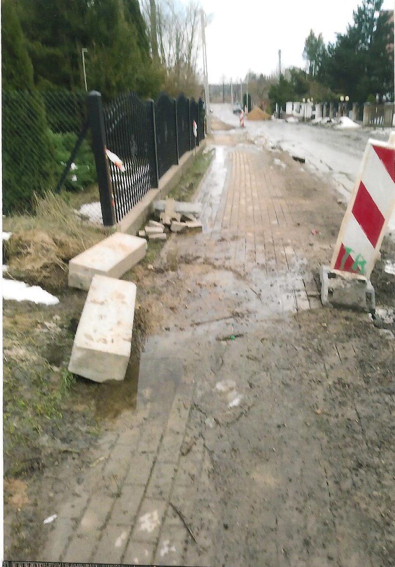 Droga w Horodnianach w trakcie roztopów. (Zdjęcie z lutego...