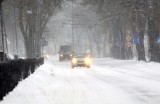 Śnieżyce, korki, zasypane drogi. Atak zimy w regionie. Sprawdź raport o stanie dróg