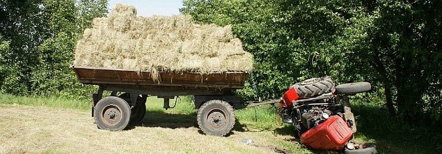 Mężczyzna nie zdążył wyhamować pędzącej z górki maszyny. Zginął na miejscu.