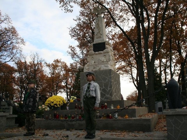 Jednym z punktów na trasie wycieczki będzie pomnik na cmentarzu parafialnym w Rudniku nad Sanem.