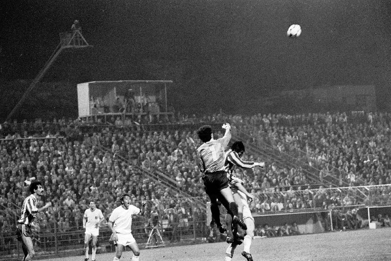 Archiwalne zdjęcia stadionu, piłkarzy, działaczy i kibiców...