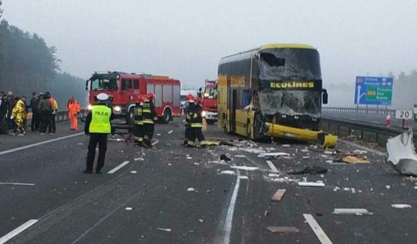 Wypadek cyrkowozu i autobusu na autostradzie A1