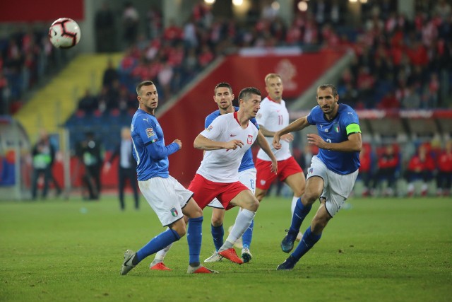 Polska Włochy 0:1. W  doliczonym czasie gry Włosi po rzucie rożnym wepchnęli piłkę do polskiej bramki! Ich zwycięstwo było w pełni zasłużone
