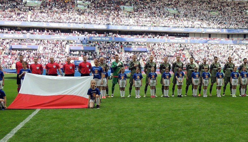 Dziewczęta z Chlewic wyprowadziły Legię na Stadion Narodowy...