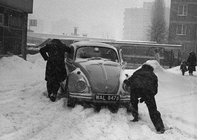 1978/1979 - zima stulecia w Polsce. Zobacz zdjęcia z Narodowego Archiwum Cyfrowego