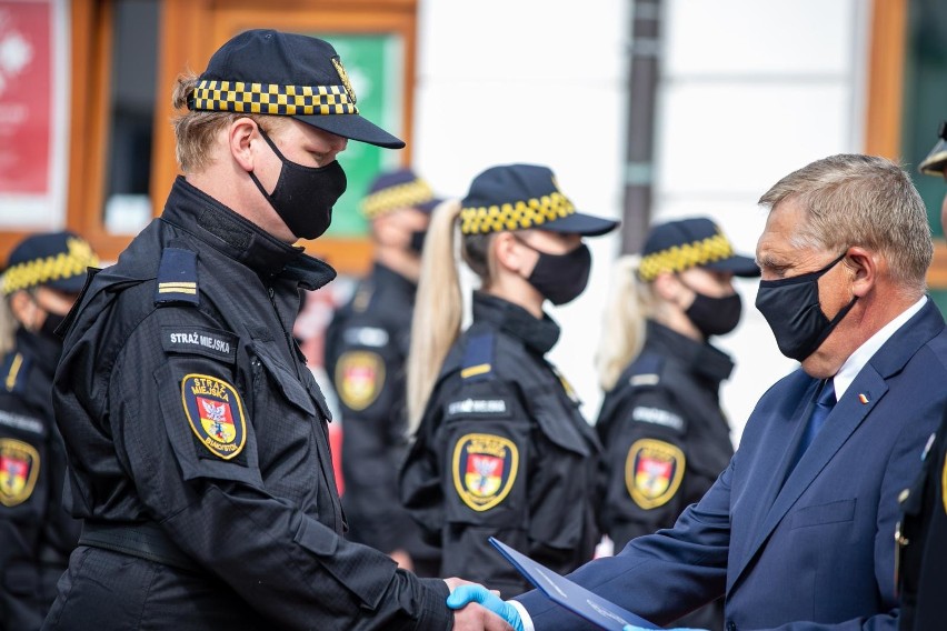 28-08-2020 Białystok. Tak strażnicy miejscy obchodzili przez...