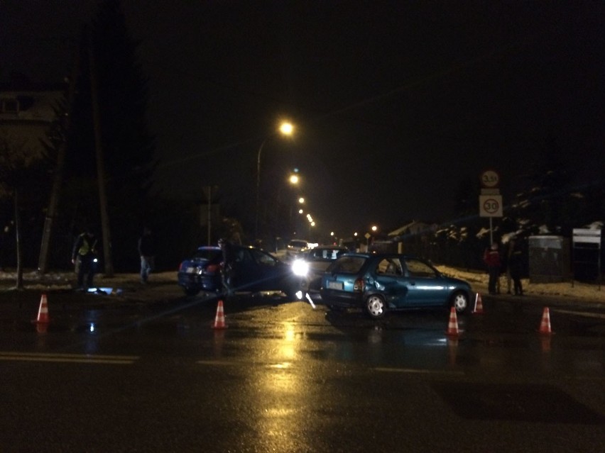 Trzy samochody zderzyły się w Rzeszowie. Zdjęcia z wypadku...