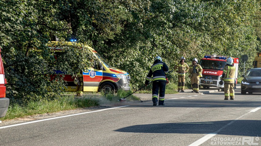 Cholerzyn. Wypadek na drodze wojewódzkiej. Motocyklista zderzył się z samochodem osobowym