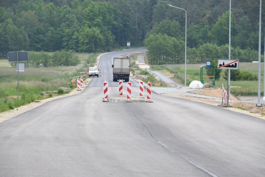 Wielka inwestycja przed terminem! Przebudowa drogi między Radoszycami a Łopusznem zakończy się we wrześniu?