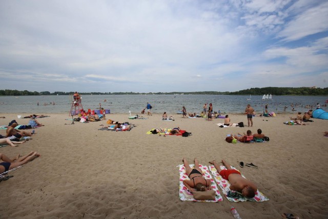 Popularna Pogoria III przyciąga latem tłumy plażowiczów i amatorów kąpieli