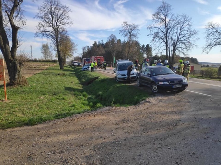 Dobrzyniewo Duże. Wypadek na DK 65. Zderzenie trzech aut. Droga była zablokowana [ZDJĘCIA]