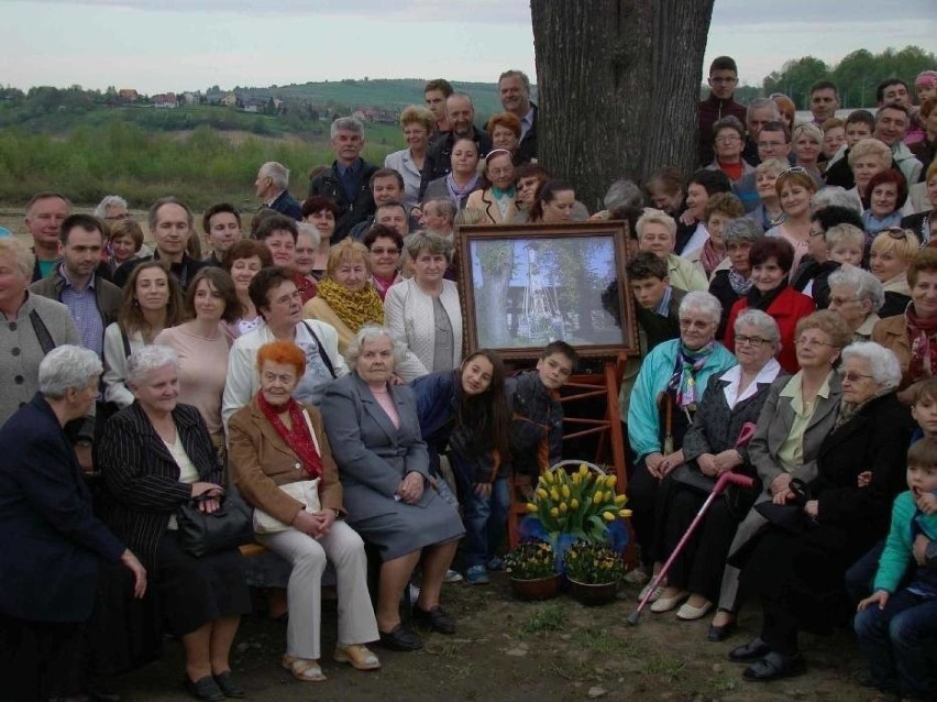 Do początku lat 90. XX wieku była tu pełna ludzi wieś, linia...