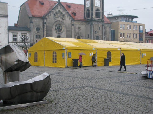 Żółty namiot na tarnogórskim rynku