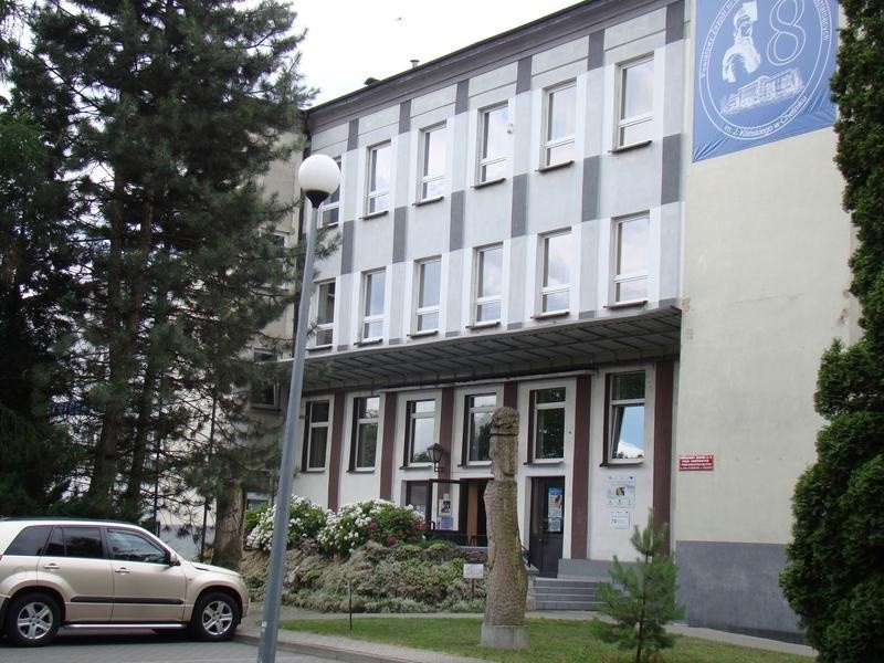 Powiatowy Zespół nr 8 Szkół w Chełmku dostał jeszcze jedną szansę na utrzymanie placówki