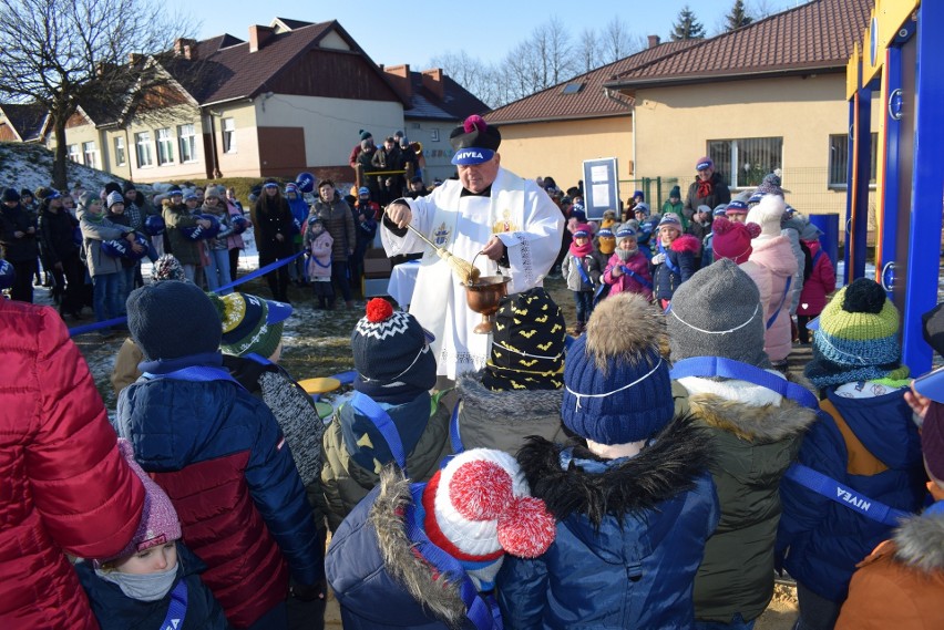 Nowy plac zabaw przy przedszkolu w Sułoszowej został otwarty