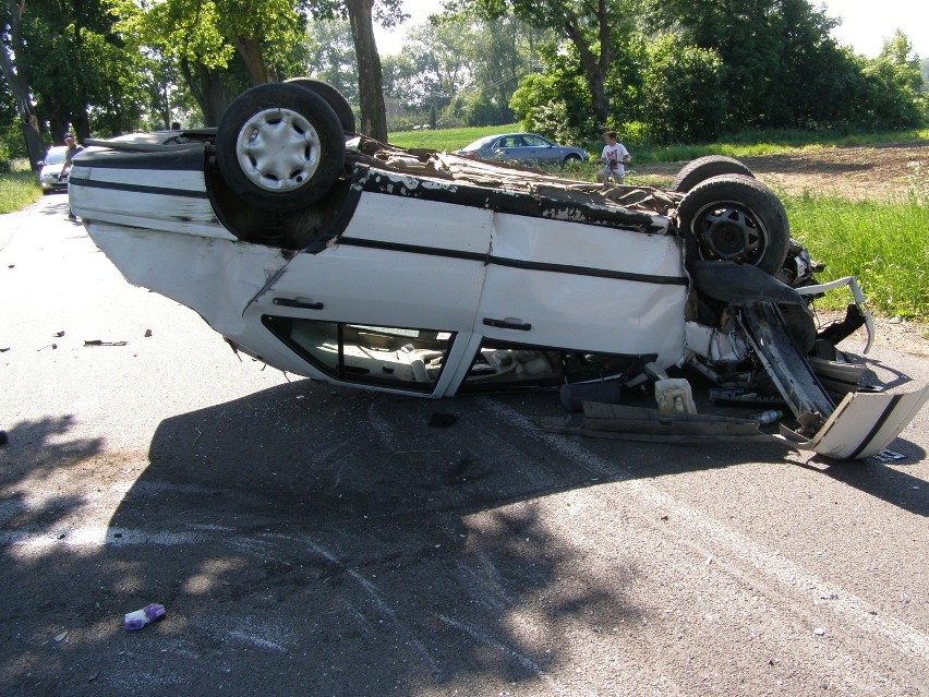 Wypadek w Trępnowach. Zderzyły się 3 samochody, w tym radiowóz [ZDJĘCIA]