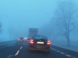 Daewoo Tico jedzie na czołówkę we mgle - zobacz film