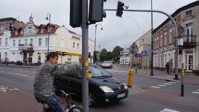 Skrzyżowanie ul. Kościuszki i Dworcowej w Czersku jest monitorowane dwadzieścia cztery godziny na dobę. Zdjęcia i nagrania są bardzo dobrej jakości, więc nie ma wątpliwości, co do winy.