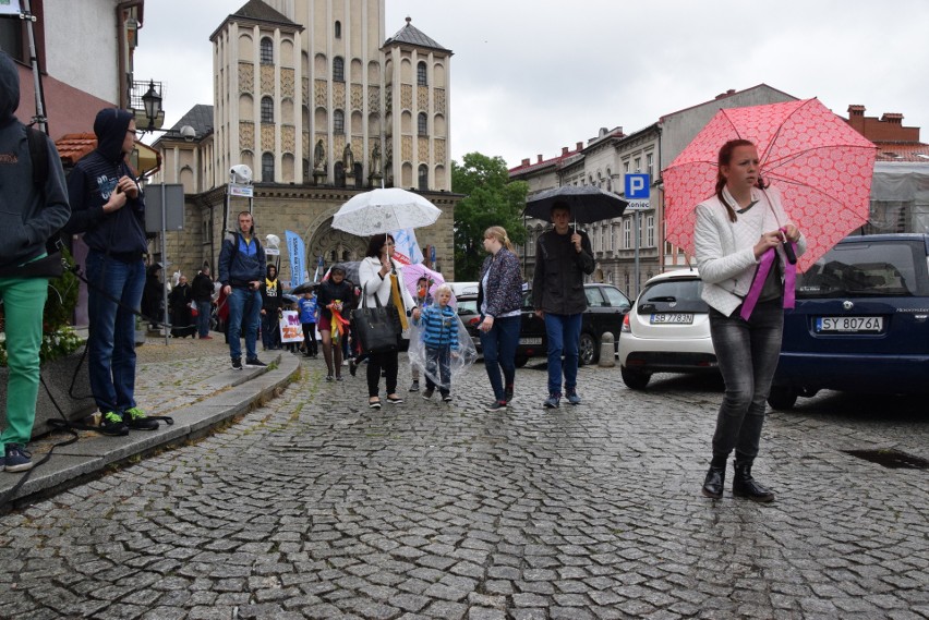 Marsz dla Życia i Rodziny przeszedł ulicami Bielska-Białej ZDJĘCIA