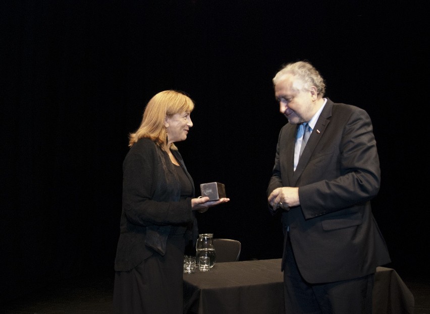 Konfrontacje Teatralne: Wręczono Nagrodę im. prof. Zbigniewa Hołdy (ZDJĘCIA, PROGRAM)