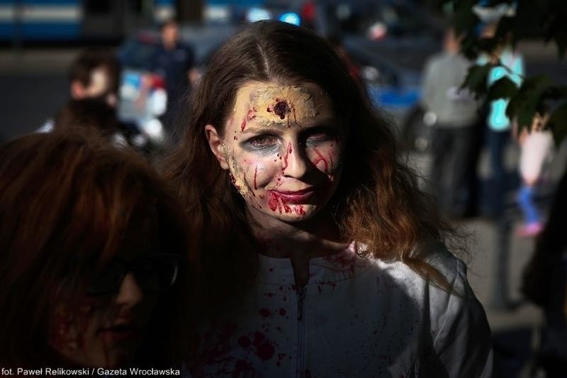 Zombie Walk we Wrocławiu. 300 osób przeszło w marszu żywych trupów (ZDJĘCIA)