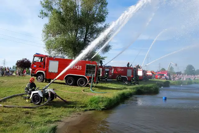 Na XII Pikniku Strażackim nad zalewem na Borkach będzie wiele atrakcji. Oprócz strażackich konkursów i pokazów będzue także widowiskowy taniec strumieni wodnych.