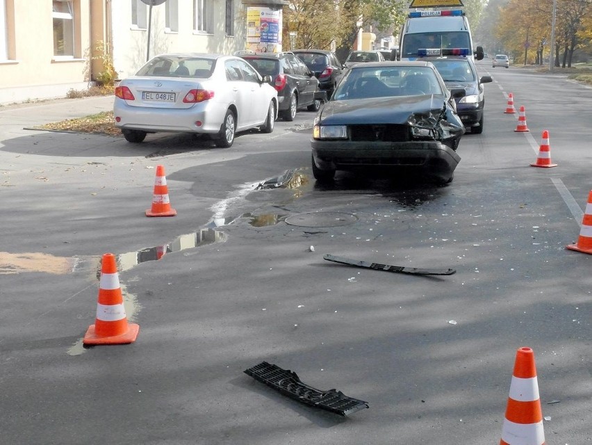 Wypadek na Lutomierskiej. Zderzenie volkswagena z audi [ZDJĘCIA]