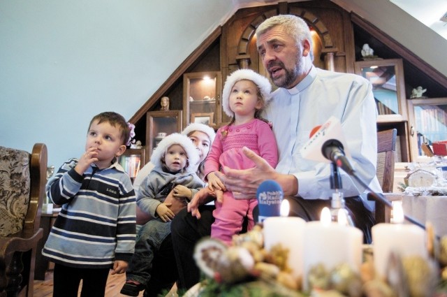 Ojciec Edward Konkol przed świętami chce pomóc szczególnie dzieciom z ubogich rodzin