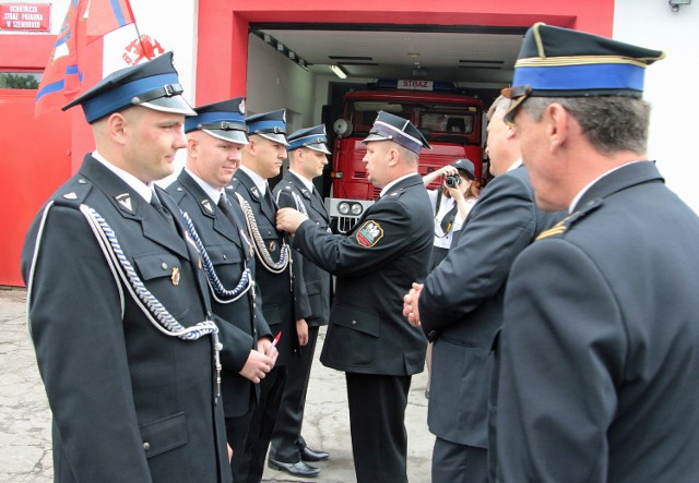 Jubileusz 70 lecia istnienia Ochotniczej Straży Pożarnej obchodzili uroczyście druhowie strażacy z Szembruka w towarzystwie znakomitych gości. Druhowie: Maciej Gachewicz, Dawid Michewicz, Piotr Tarnowski, Tomasz Wiśniewski i Arkadiusz Piskorski zostali udekorowani medalami za zasługi dla pożarnictwa. Takim medalem udekorowano też jednostkę O S P w Szembruku. Najważniejszym wyróżnieniem dla braci strażackiej jest decyzja komendanta głównego o włączeniu jednostki z Szembruka do krajowego systemu Ratowniczo - Gaśniczego RP. ***Pogoda na dziś, wideo: TVN Meteo Active/x-news