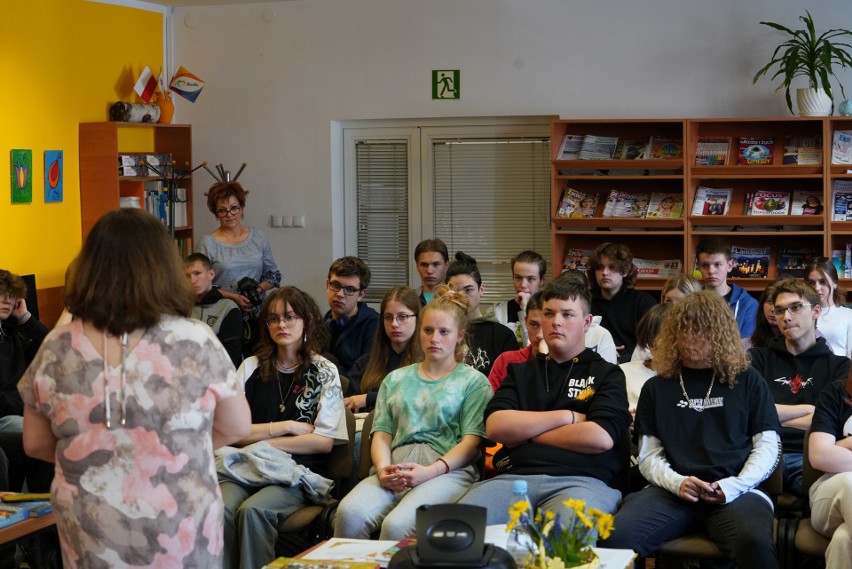 W miasteckiej bibliotece odbyło się spotkanie z Iryną...