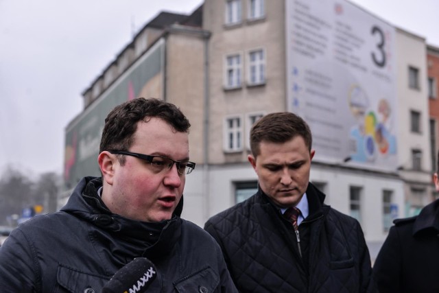 Konferencja ws. gdańskiej uchwały krajobrazowej. W konferencji na skwerze przy pomniku Jana III Sobieskiego wzięli udział wiceprezydent Piotr Grzelak oraz radni Piotr Borawski i Beata Dunajewska [24.03.2018]