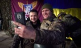 Prezydent Ukrainy Wołodymir Zełenski odwiedził żołnierzy na najtrudniejszych frontach wojny. Co im powiedział?
