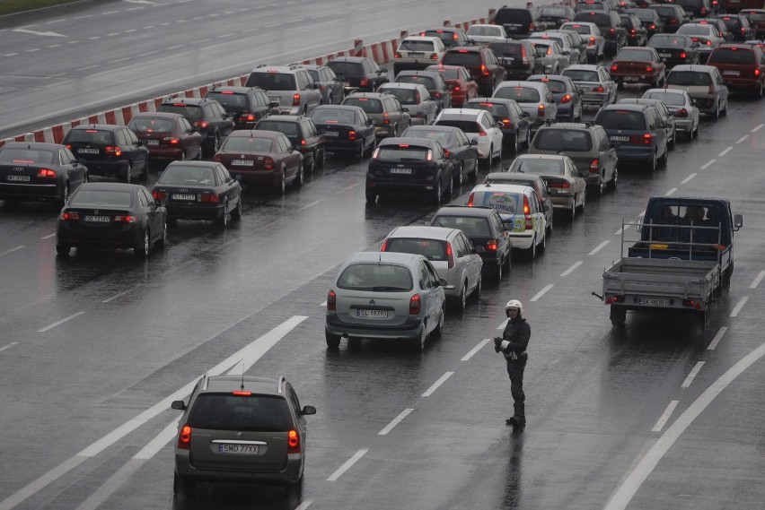 Karambol na A4. Zakończyły się utrudnienia [ZDJĘCIA]